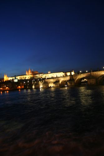 Карлов мост ночью